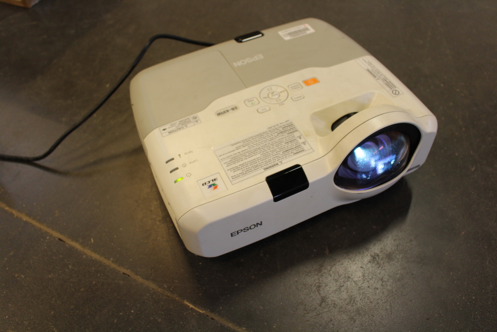 Epson EB-435W projektor 4