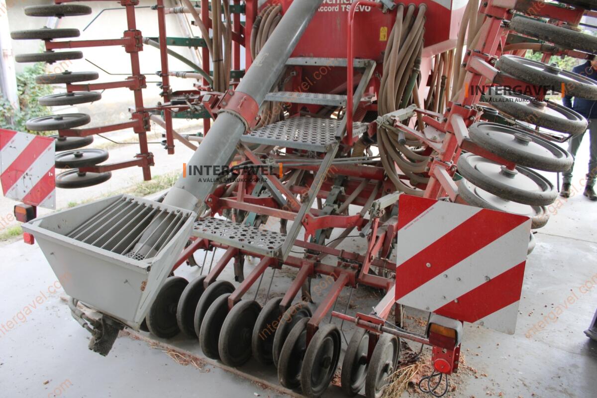 Gabona vetőgép - Kverneland 12