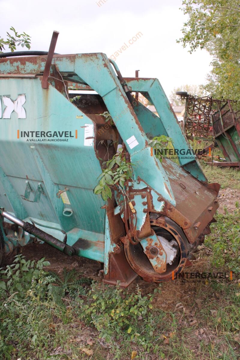 Takarmánykeverő, kiosztókocsi 7