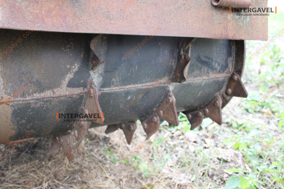 Takarmánykeverő, kiosztókocsi 10