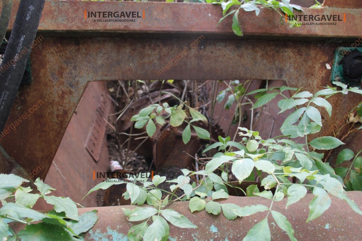 Takarmánykeverő, kiosztókocsi 11