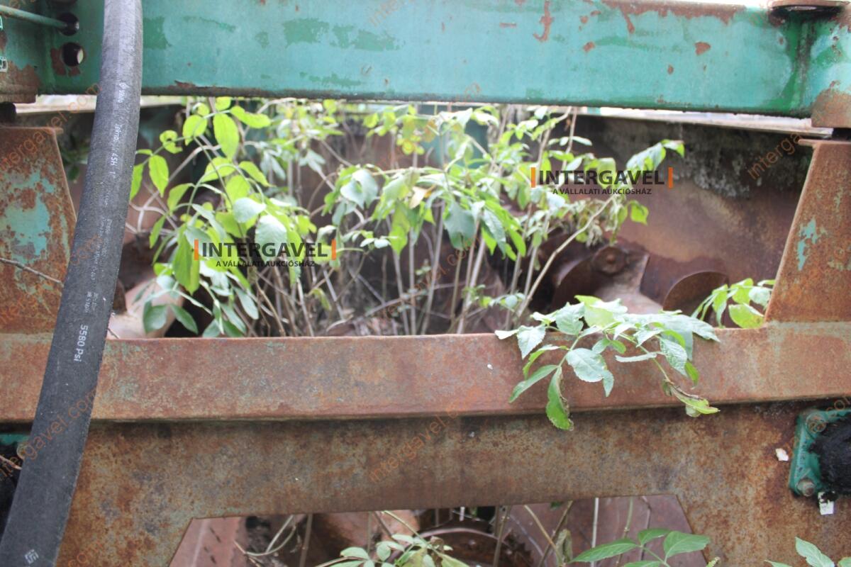 Takarmánykeverő, kiosztókocsi 12