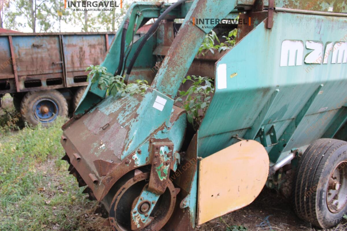 Takarmánykeverő, kiosztókocsi 13