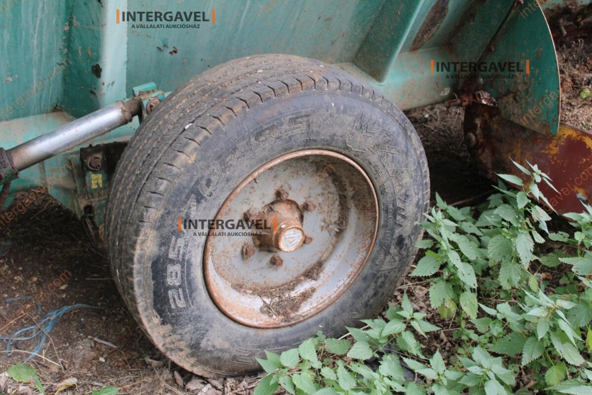 Takarmánykeverő, kiosztókocsi 14