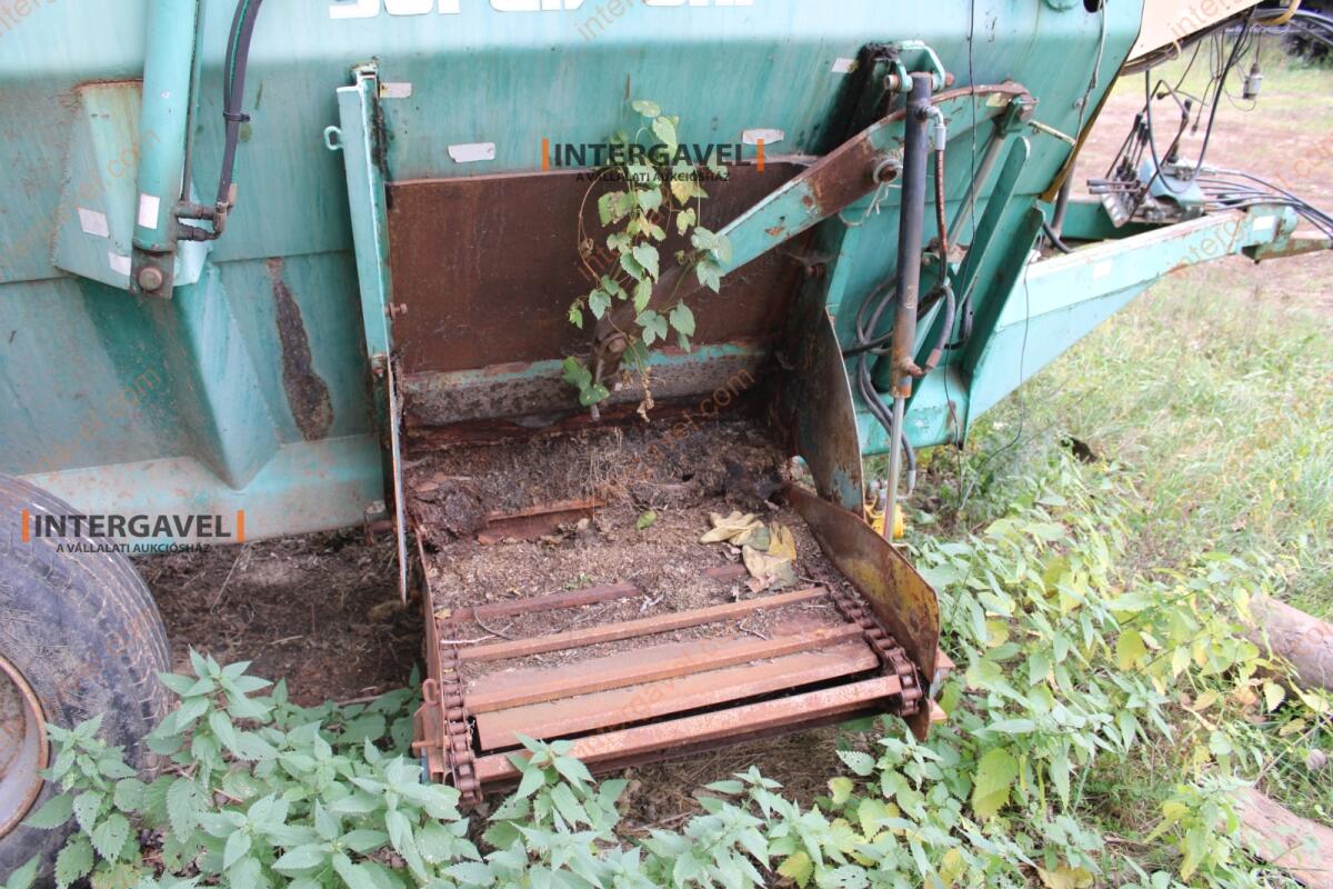 Takarmánykeverő, kiosztókocsi 15