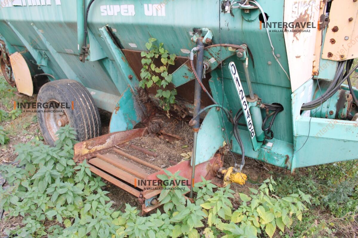 Takarmánykeverő, kiosztókocsi 16