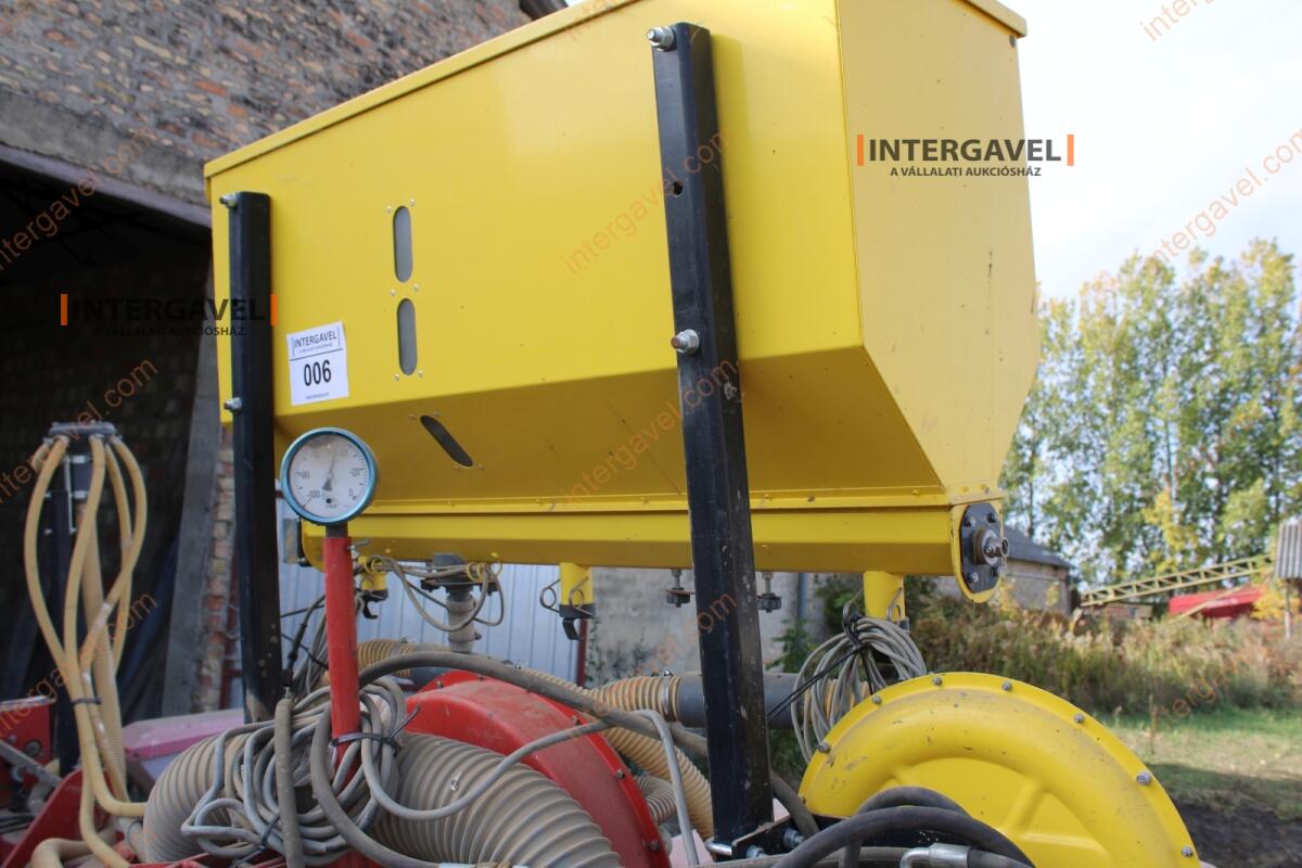 Szemenkénti vetőgép - Kverneland 9