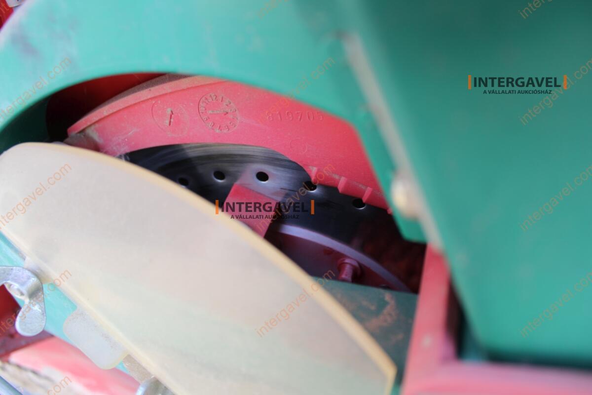 Szemenkénti vetőgép - Kverneland 14