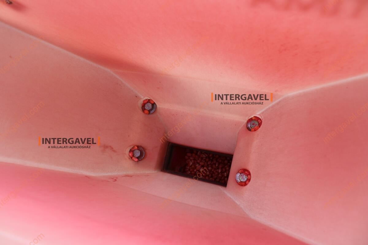 Szemenkénti vetőgép - Kverneland 15