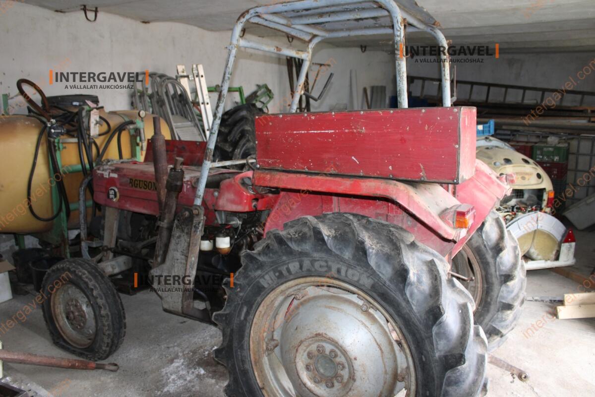 Traktor - Massey Fergusson 5