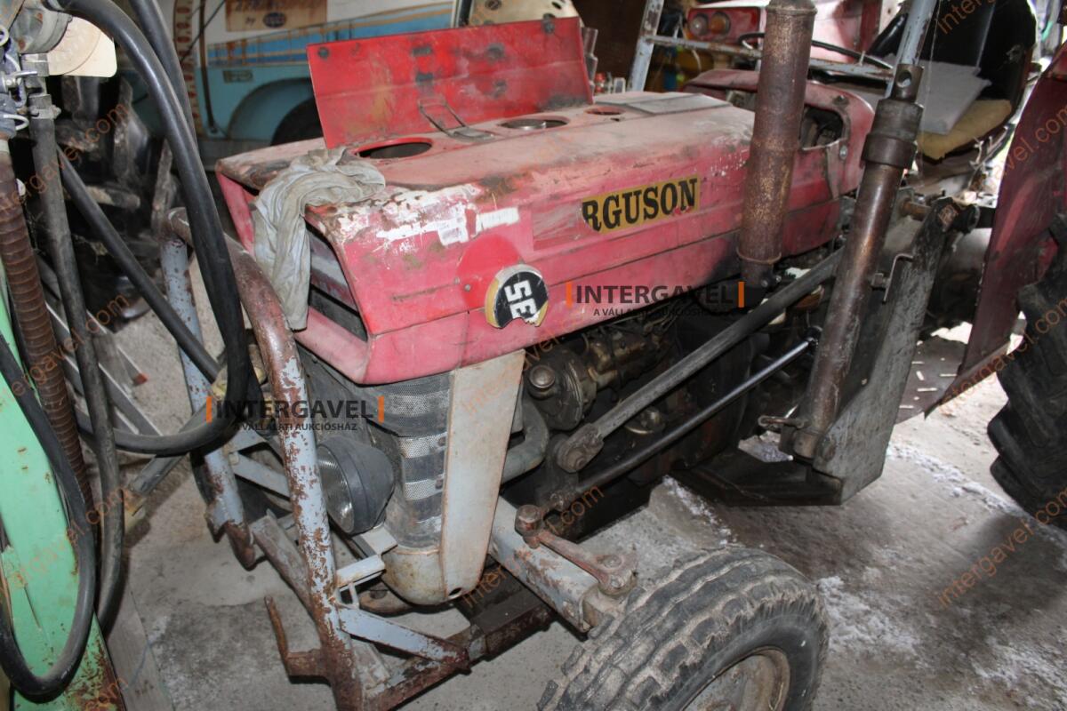 Traktor - Massey Fergusson 8