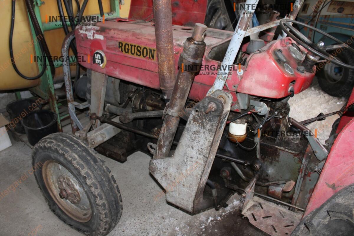 Traktor - Massey Fergusson 9