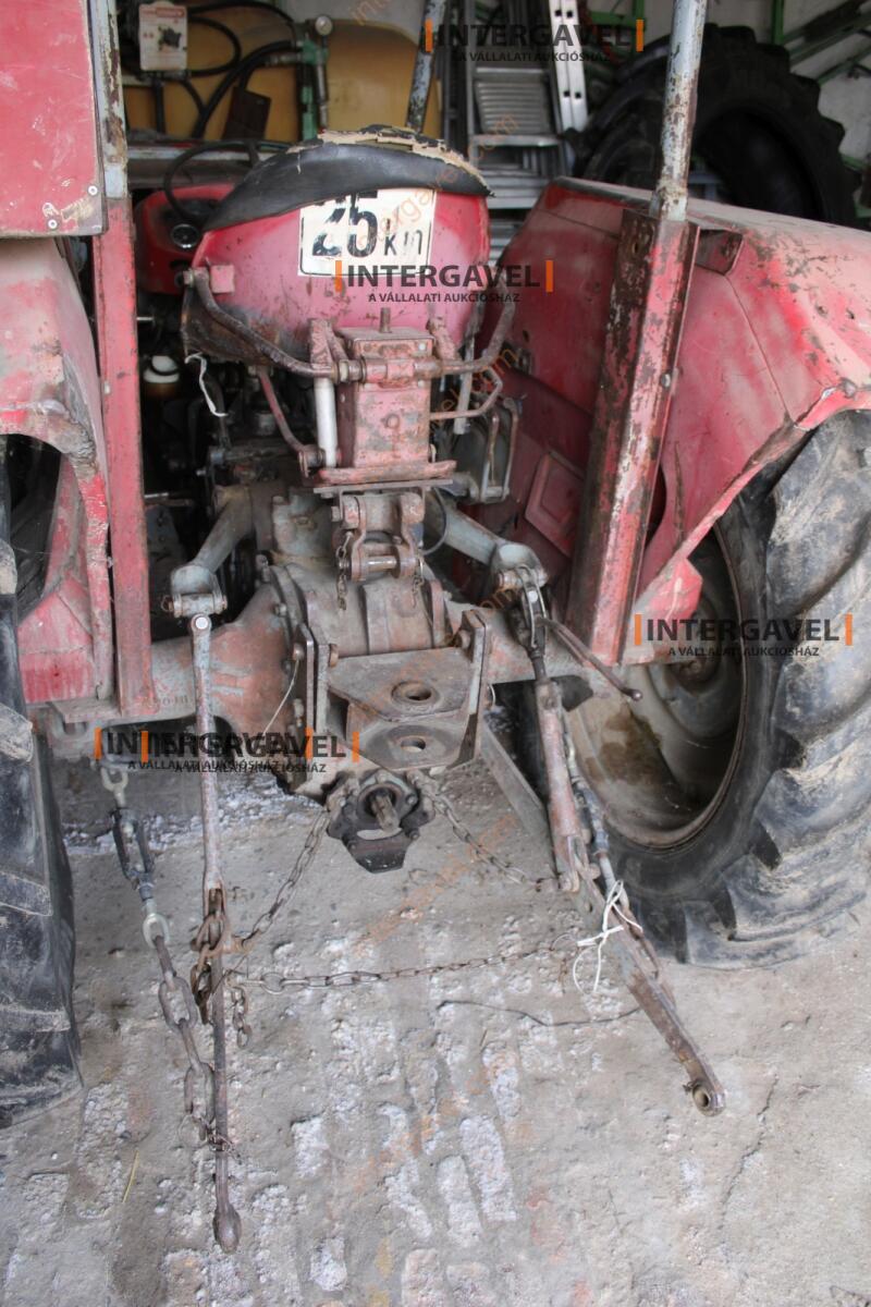 Traktor - Massey Fergusson 12