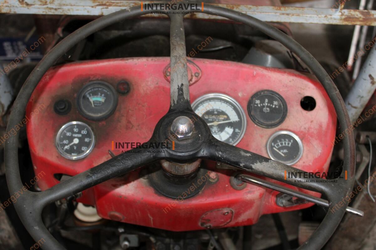 Traktor - Massey Fergusson 13