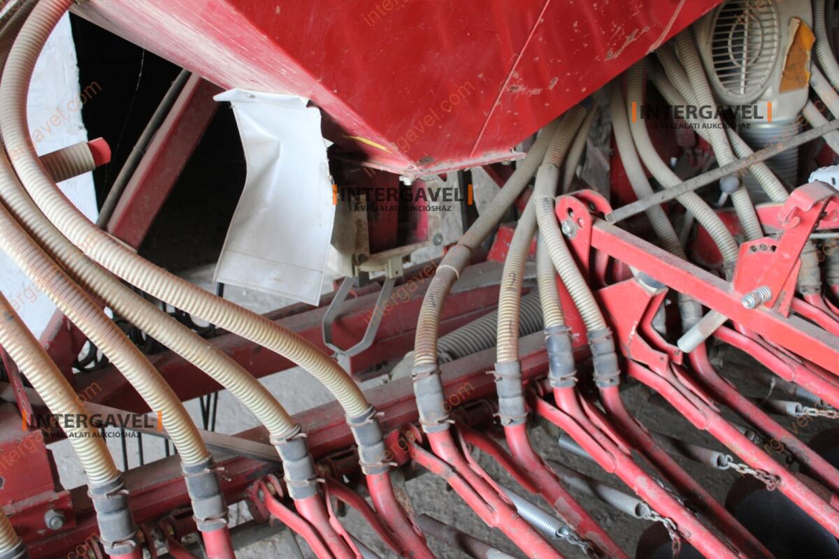 Gabonavetőgép - Kverneland 12