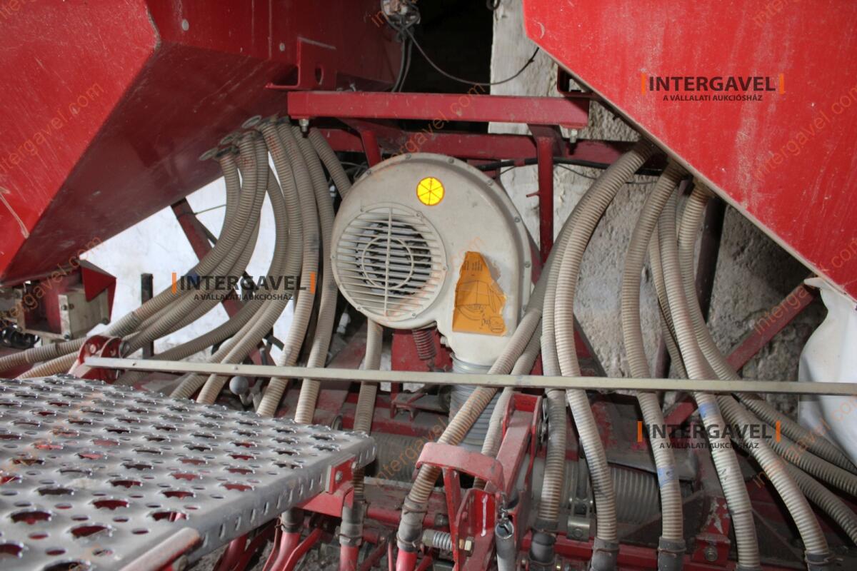 Gabonavetőgép - Kverneland 13