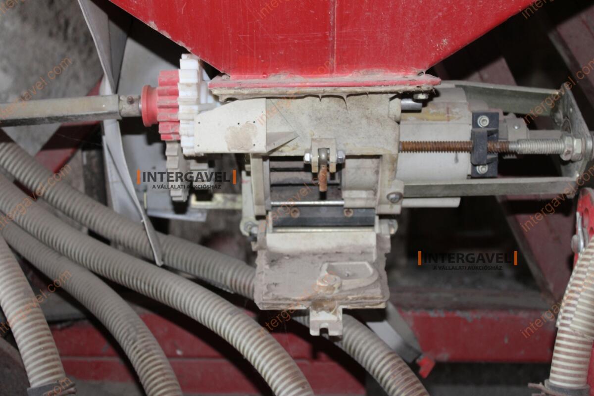 Gabonavetőgép - Kverneland 14