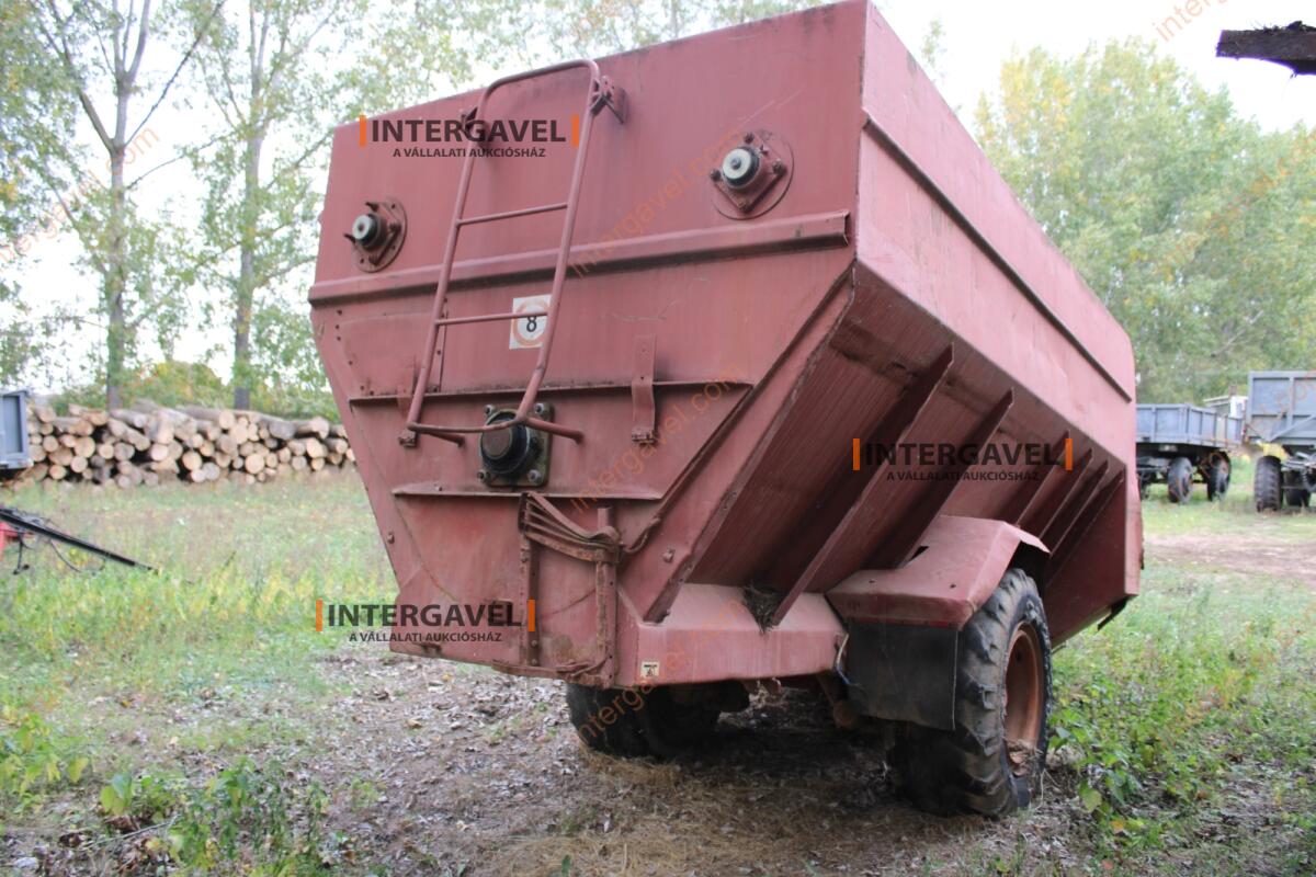 Takarmánykeverő, kiosztókocsi 3