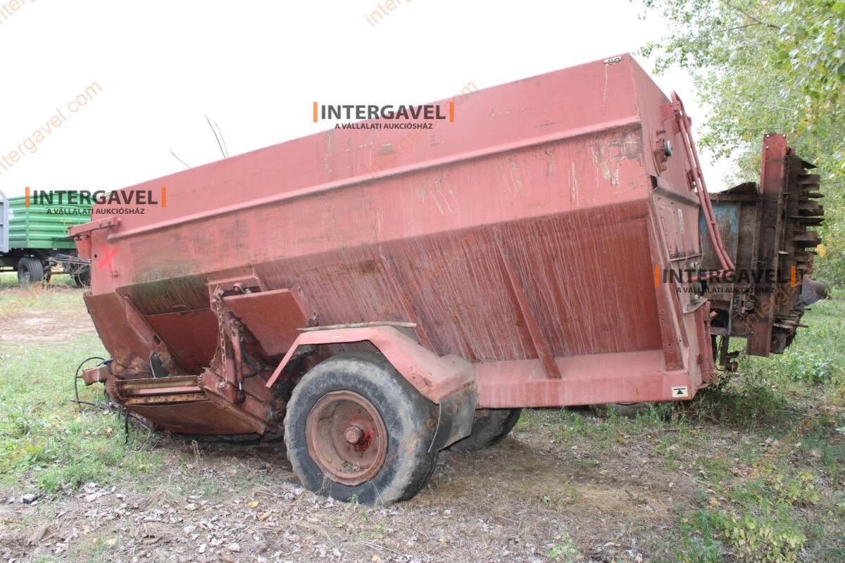 Takarmánykeverő, kiosztókocsi 4