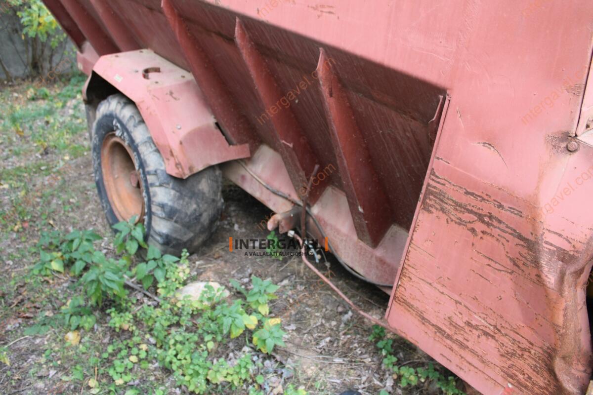 Takarmánykeverő, kiosztókocsi 8