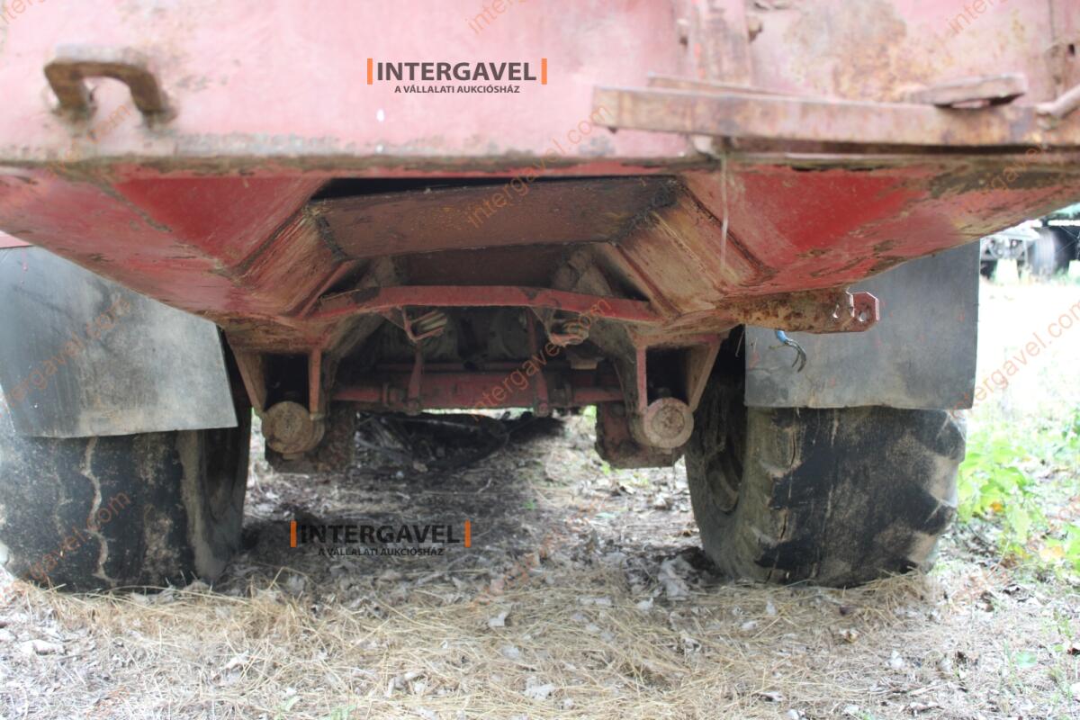 Takarmánykeverő, kiosztókocsi 10