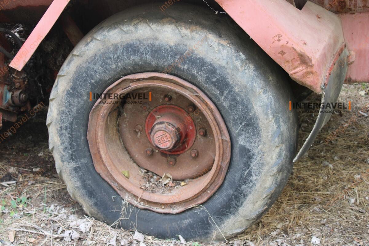 Takarmánykeverő, kiosztókocsi 11