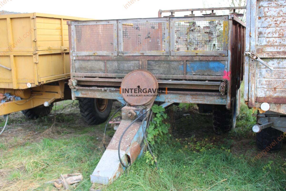 Trágyaszóró pótkocsi 2