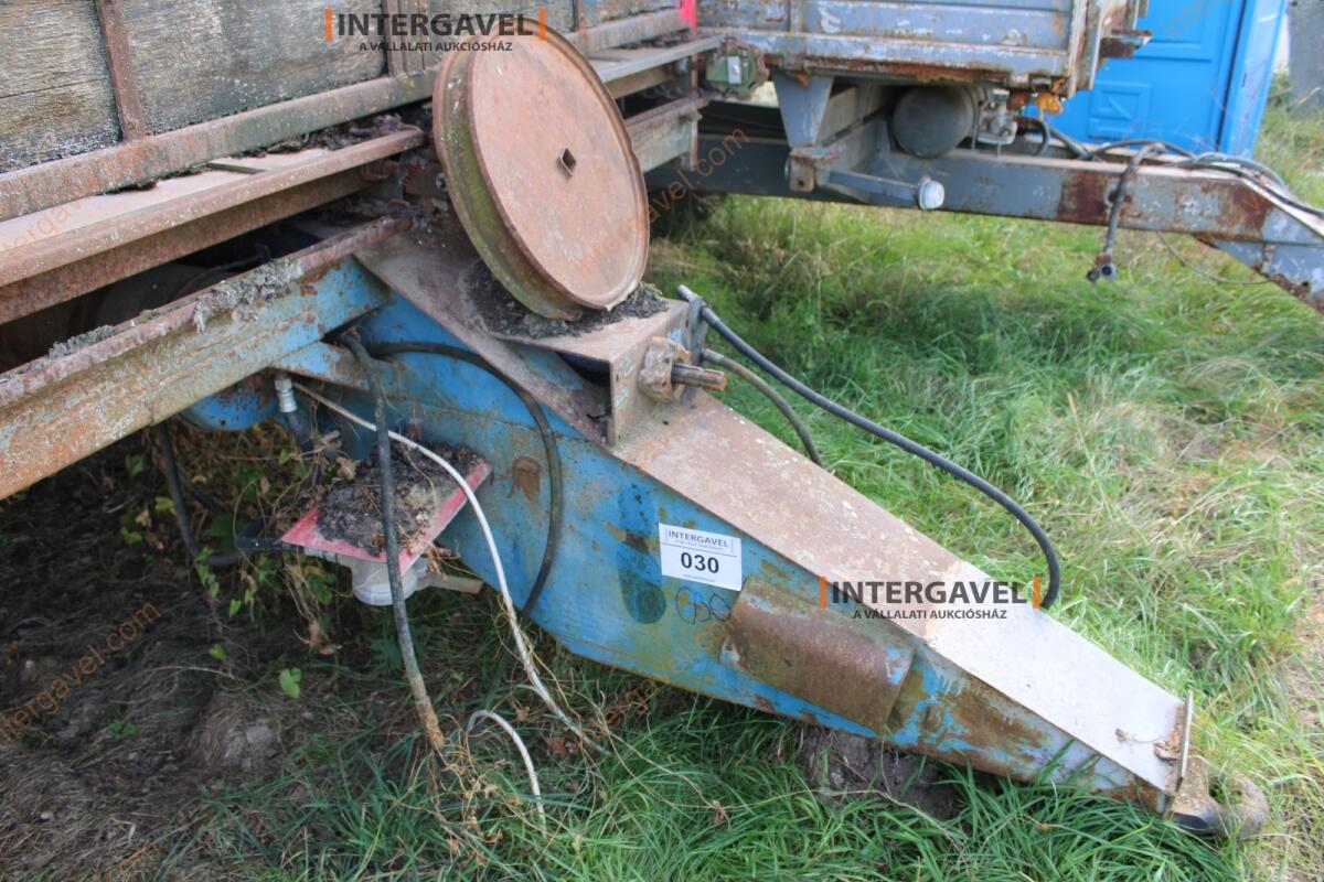 Trágyaszóró pótkocsi 3