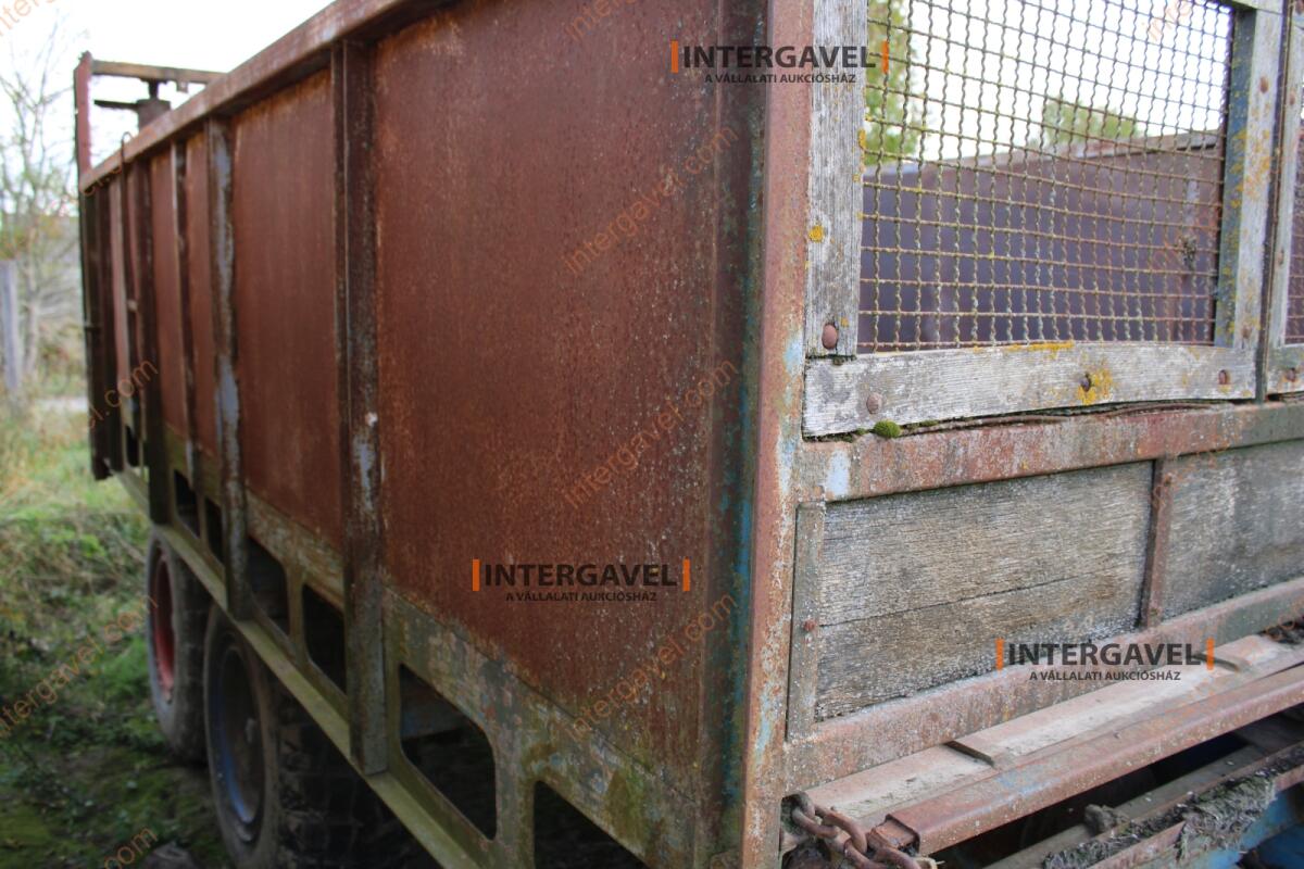 Trágyaszóró pótkocsi 5