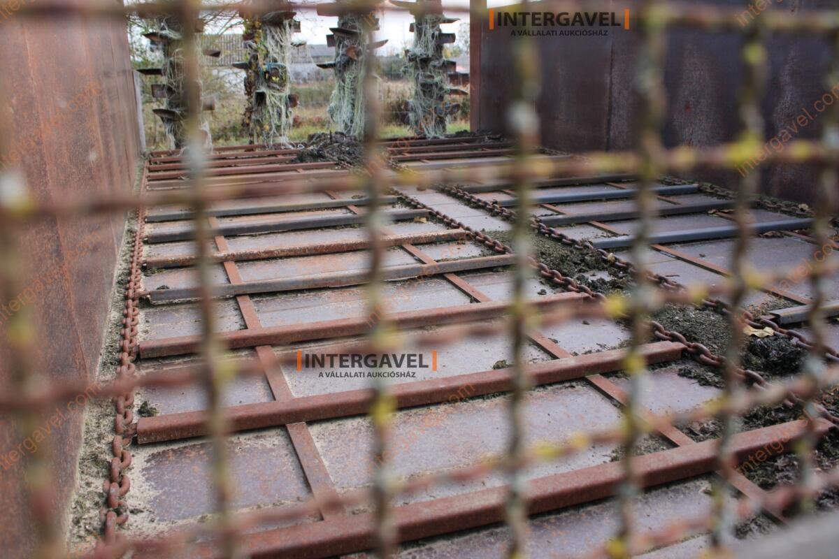 Trágyaszóró pótkocsi 6