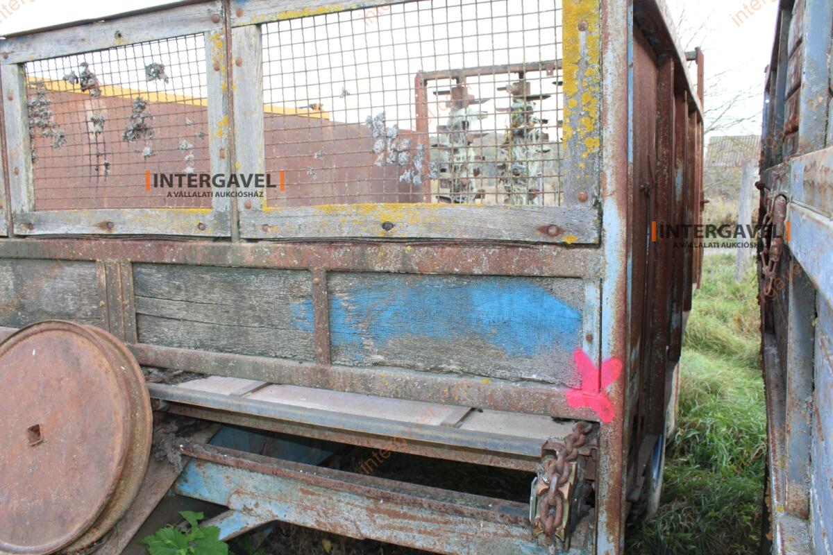 Trágyaszóró pótkocsi 7