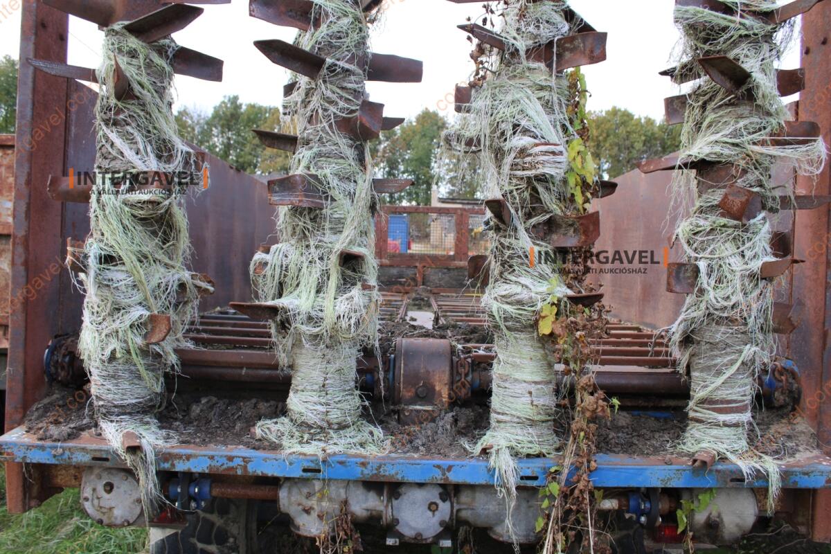 Trágyaszóró pótkocsi 11