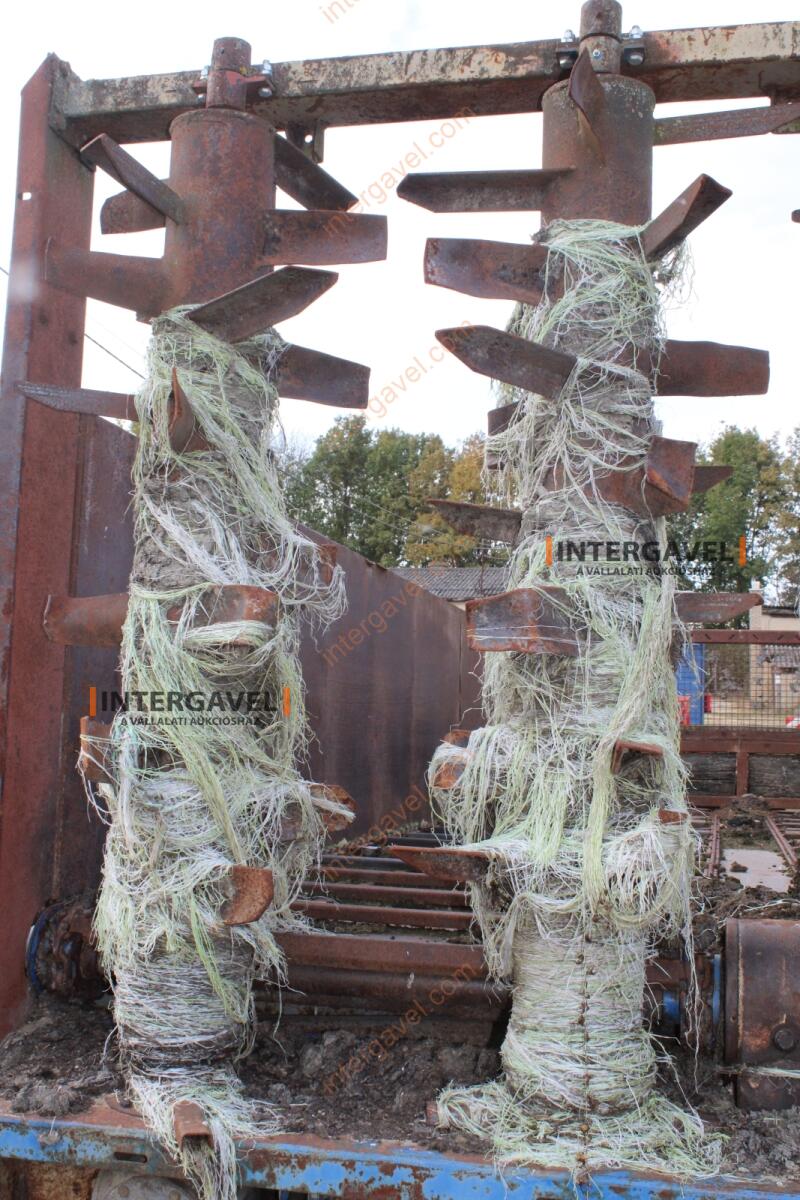 Trágyaszóró pótkocsi 12