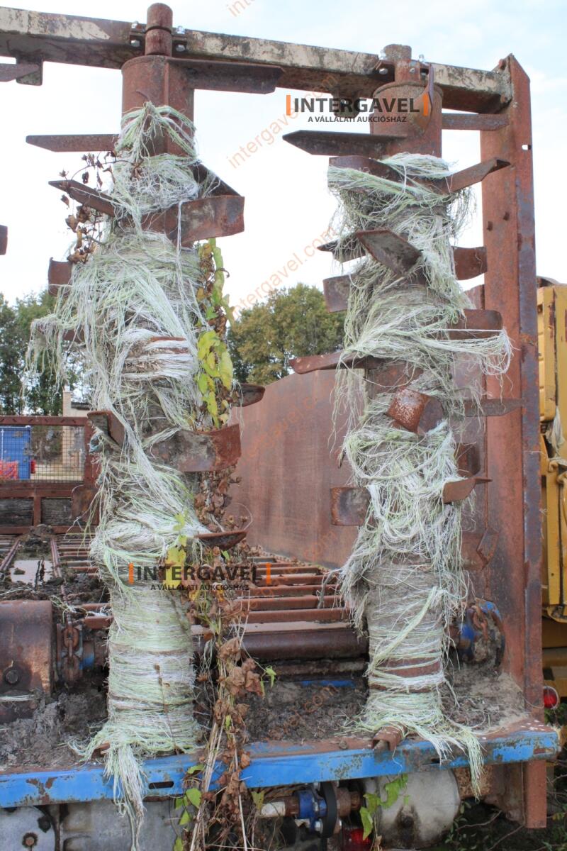 Trágyaszóró pótkocsi 13