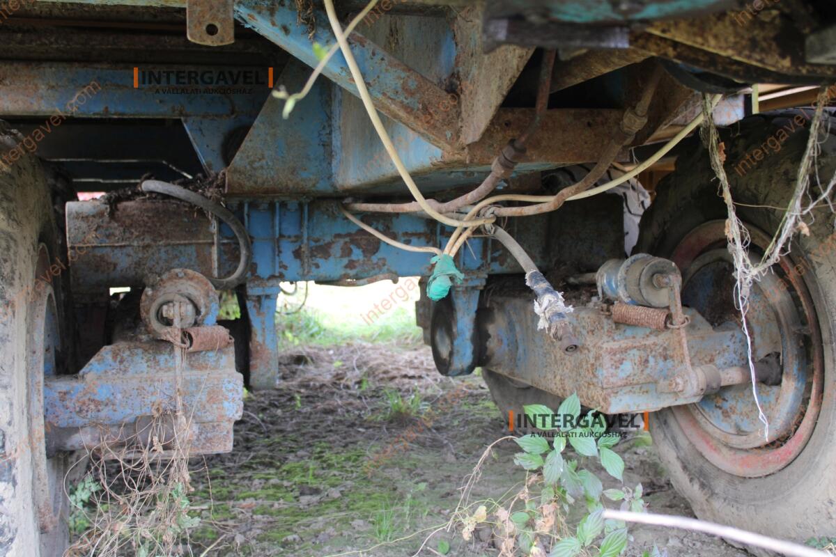 Trágyaszóró pótkocsi 14