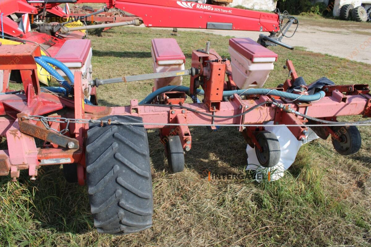 Szemenkénti vetőgép - Kverneland 7