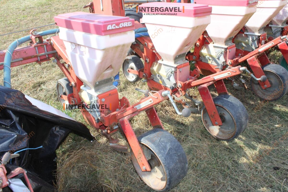 Szemenkénti vetőgép - Kverneland 10