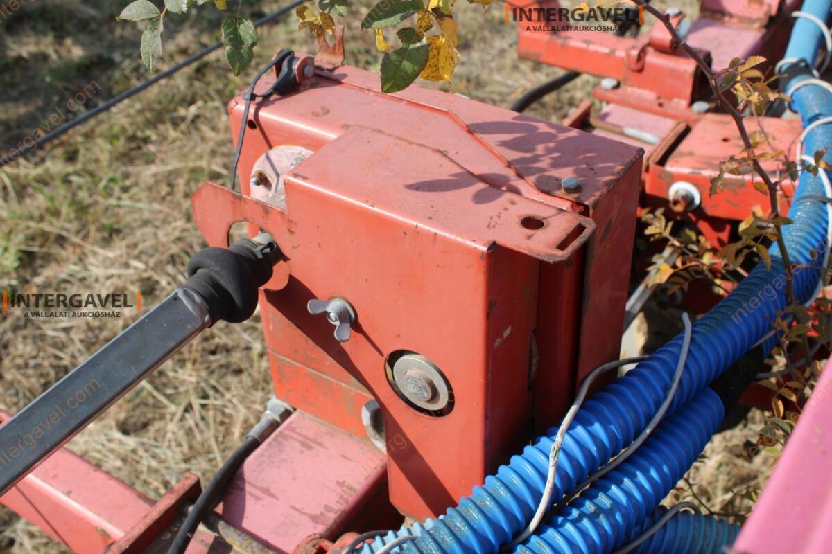 Szemenkénti vetőgép - Kverneland 20