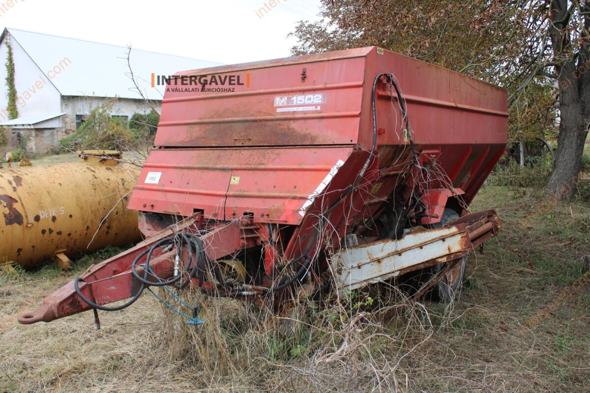 Takarmánykeverő, kiosztókocsi