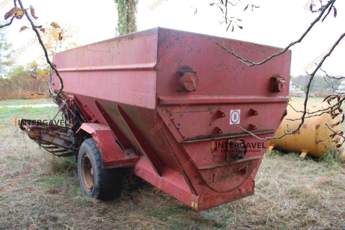 Takarmánykeverő, kiosztókocsi 4