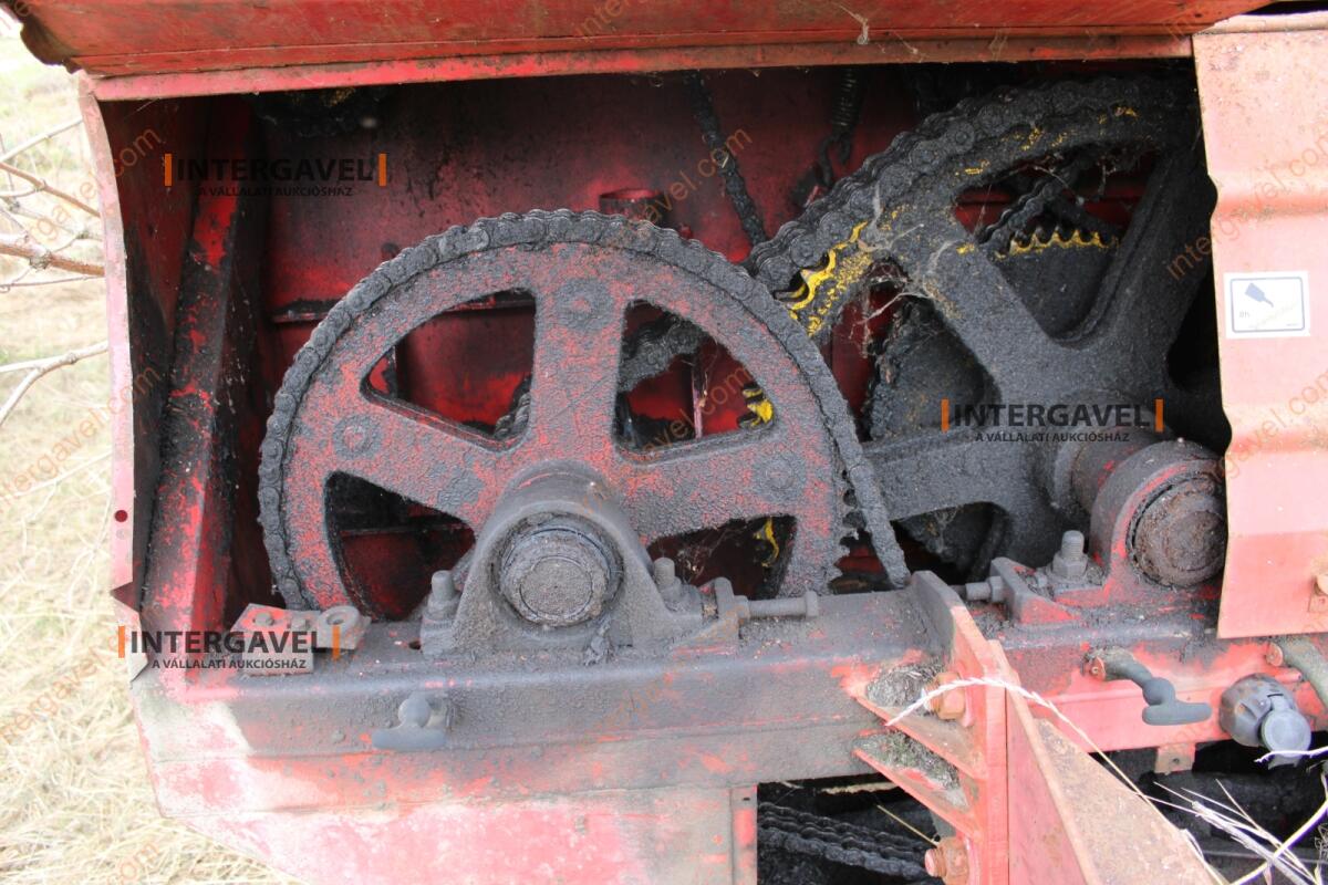 Takarmánykeverő, kiosztókocsi 8