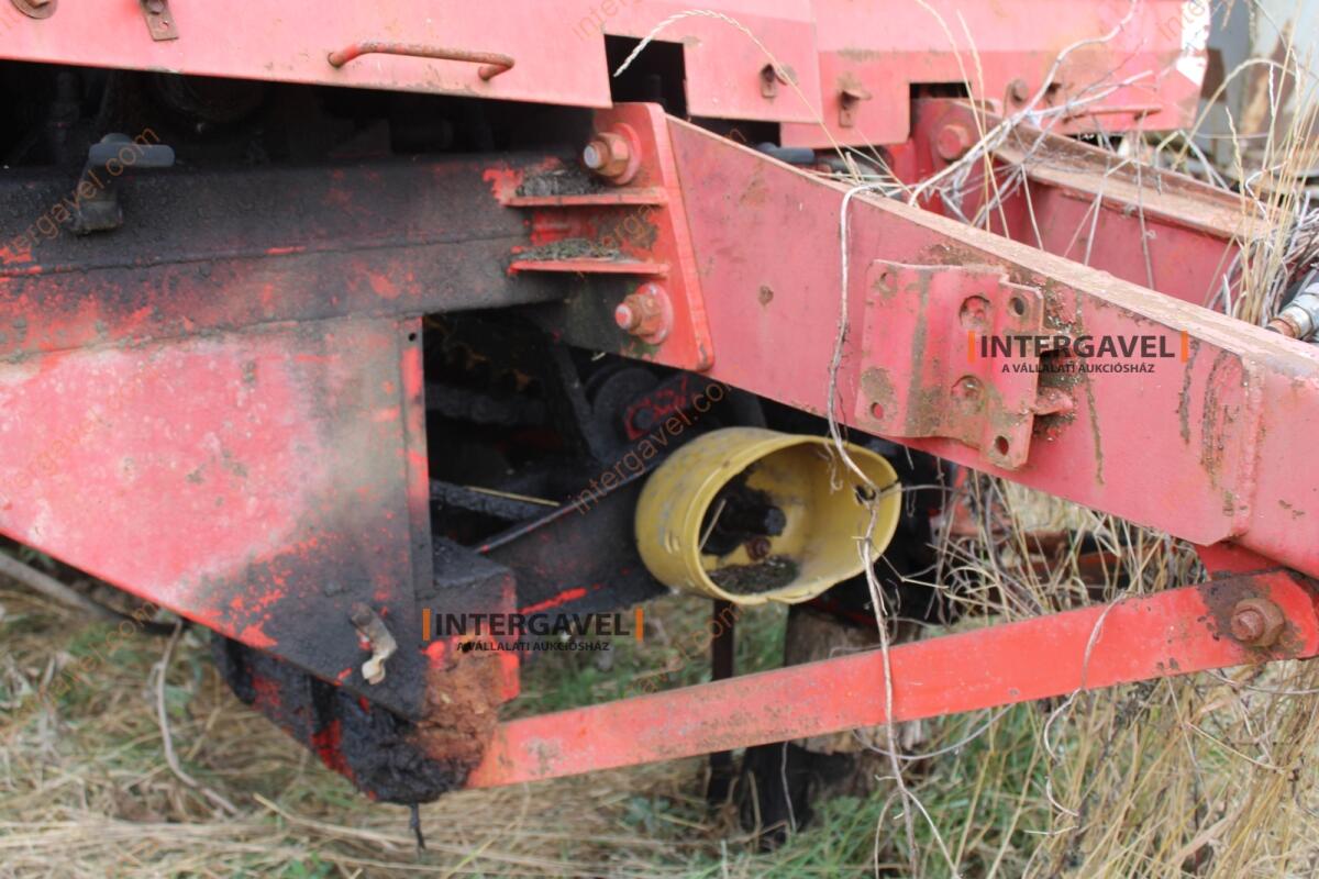 Takarmánykeverő, kiosztókocsi 9