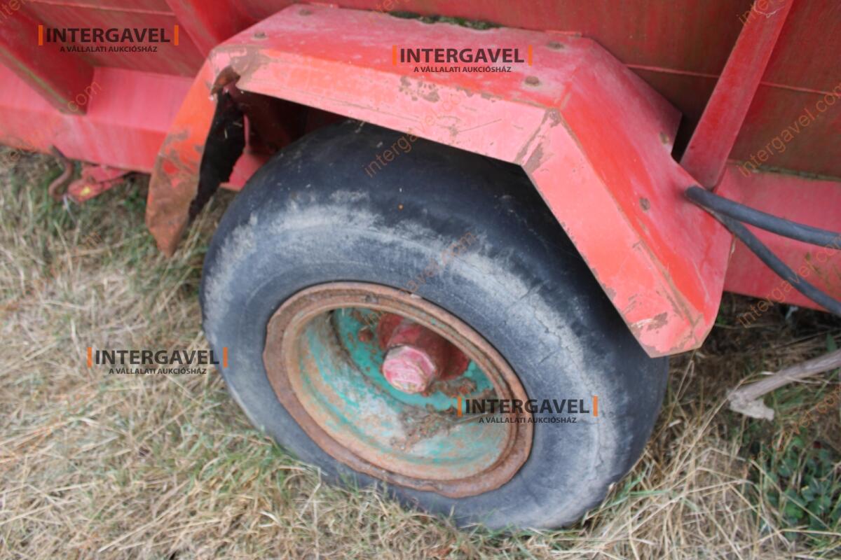 Takarmánykeverő, kiosztókocsi 11