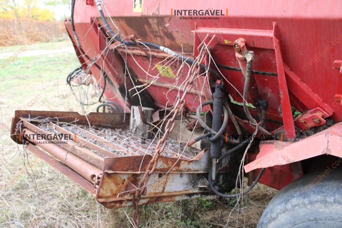 Takarmánykeverő, kiosztókocsi 14