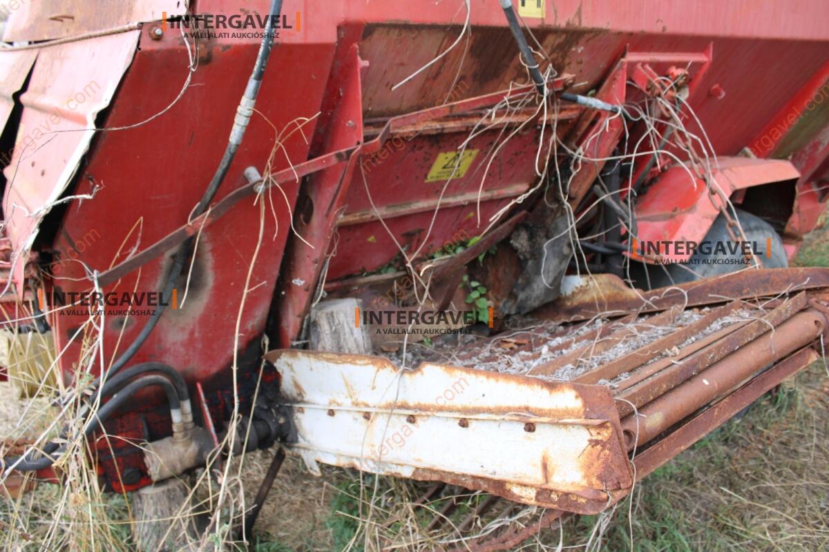 Takarmánykeverő, kiosztókocsi 15