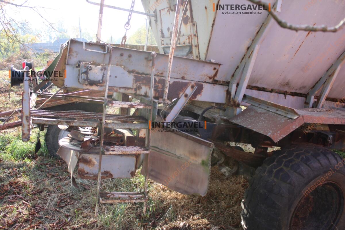 Vontatott műtrágyaszóró 12