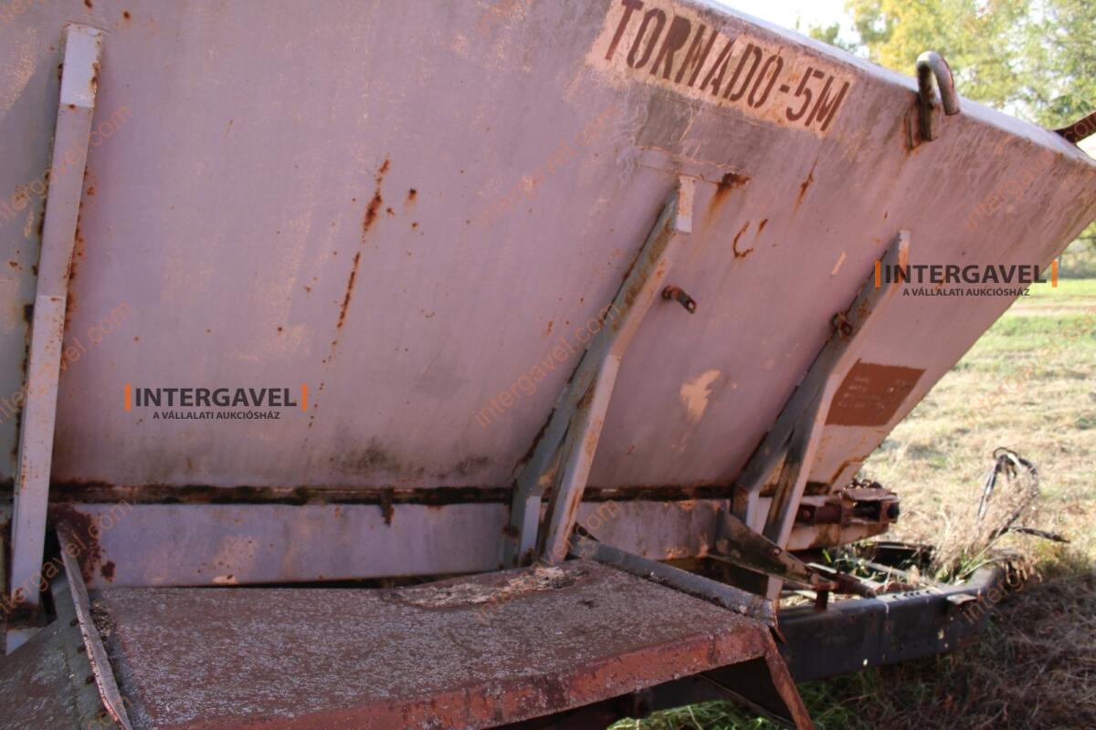 Vontatott műtrágyaszóró 14