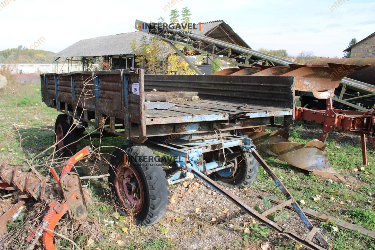 Trágyaszóró pótkocsi