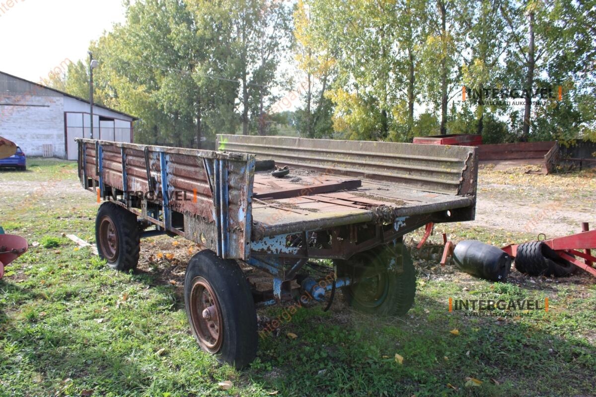 Trágyaszóró pótkocsi 3