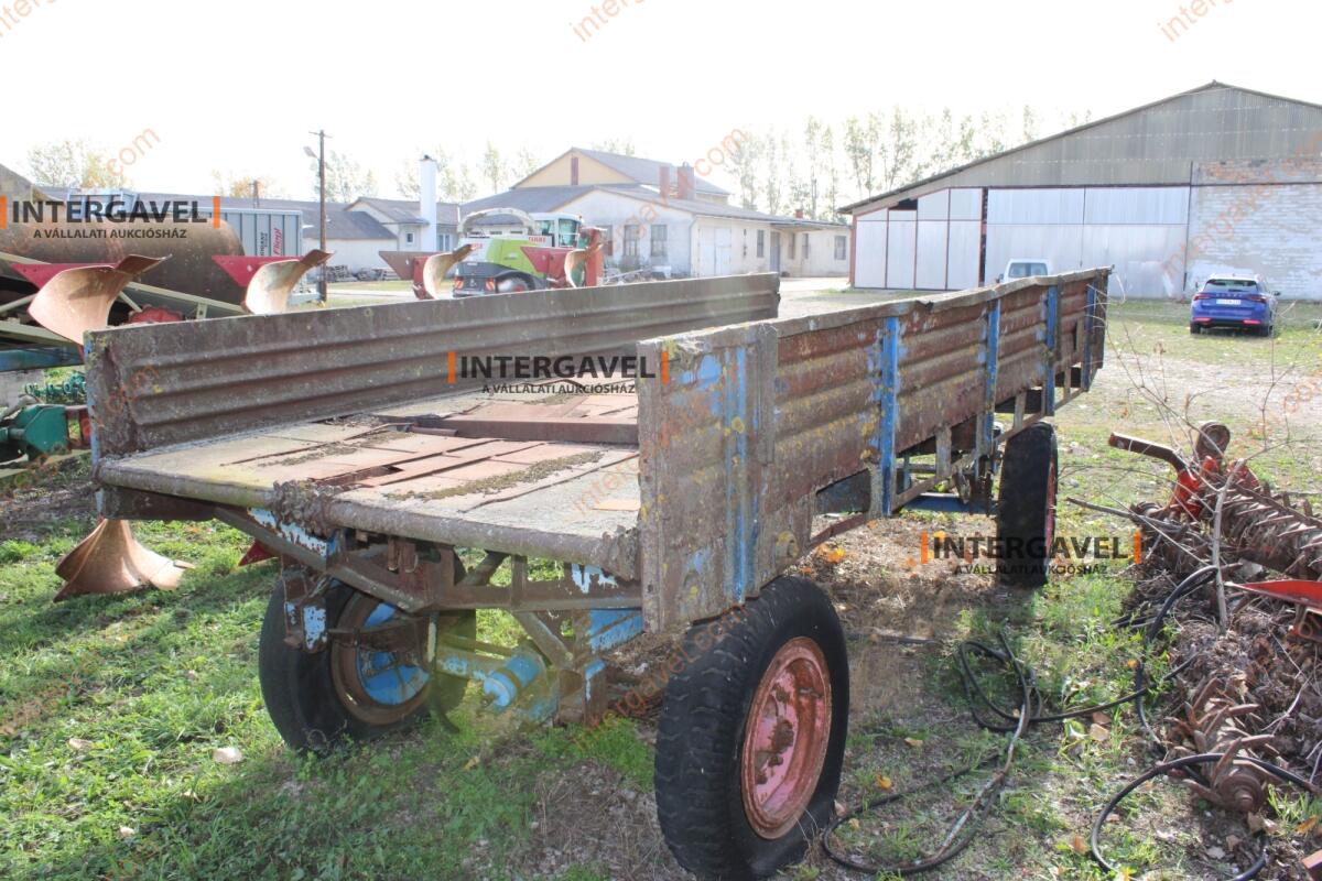 Trágyaszóró pótkocsi 4